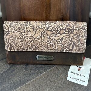 American Bison Genuine Tooled Leather,6 card,2 check slots, 2 zip coin,snap top